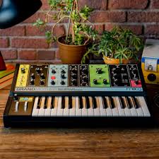 MOOG Grandmother Semimodulär Analog Synthesizer med 32 Tangenter